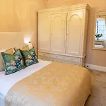 Porte House - At